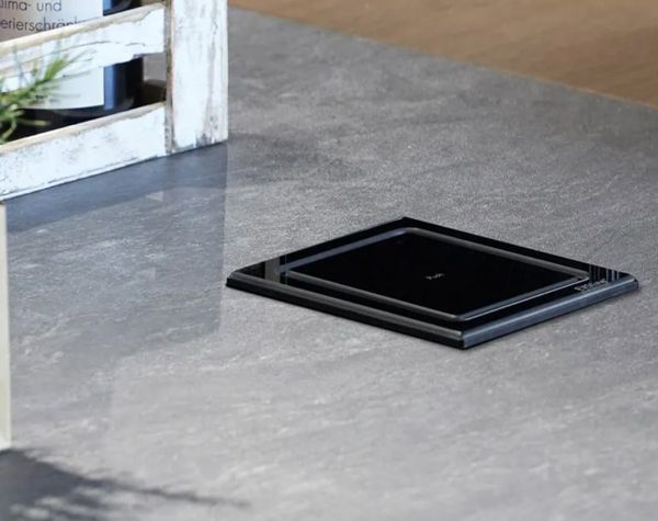 Выдвижной блок EVOline Port Push 3x220+USB-A. Черное стекло