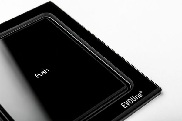 Выдвижной блок EVOline Port Push 3x220+USB-A. Черное стекло